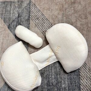 New Baby Bub Pregnancy Pillow never used